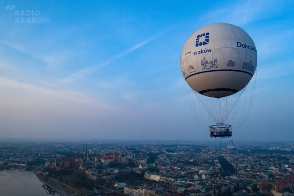 Balon widokowy pokazuje poziom zanieczyszczenia powietrza