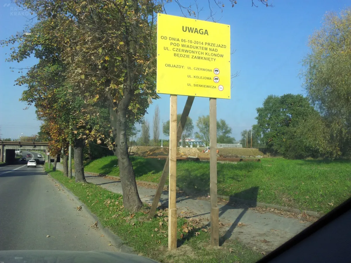 Komunikacyjny koszmar w Tarnowie. Przejazd pod wiaduktem przy Czerwonych Klonów zamknięty!