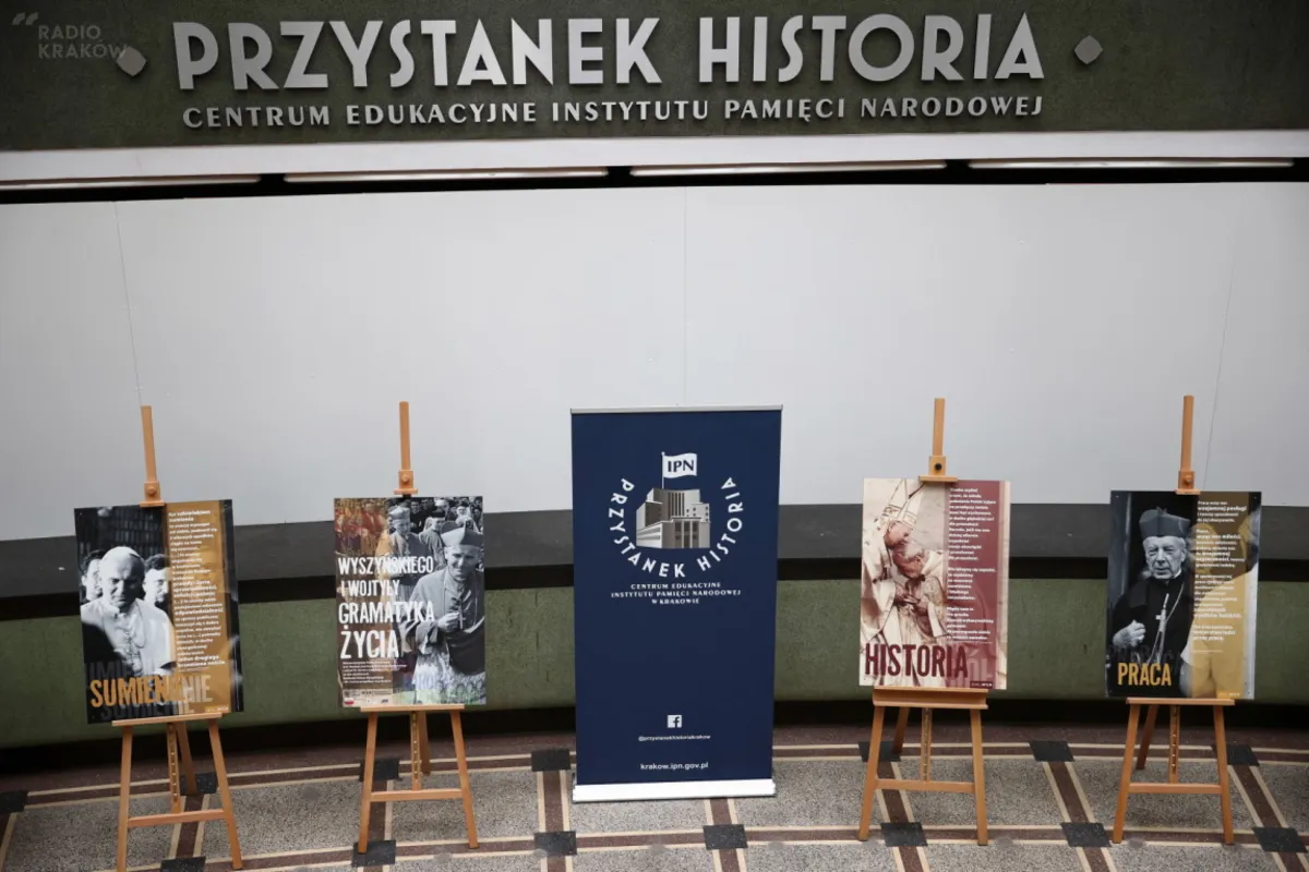 Wystawa „Wyszyńskiego i Wojtyły gramatyka życia” w Centrum Edukacyjnym „Przystanek Historia”