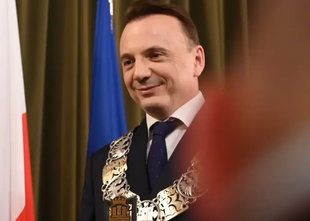 Prezydent Krakowa Łukasz Gibała urzęduje dopiero od tygodnia, a już dostał nagrodę