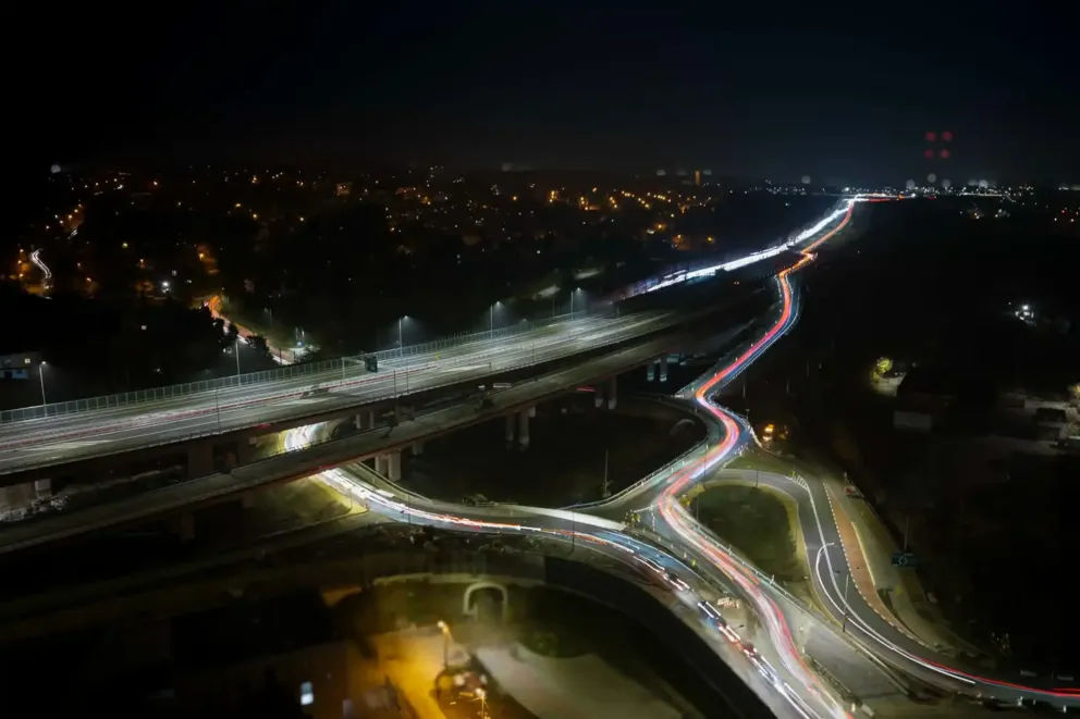 Nowe estakady S7 w Krakowie rozświetlone nocą