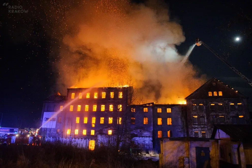 Spalony młyn Szancera w centrum Tarnowa nie grozi zawaleniem