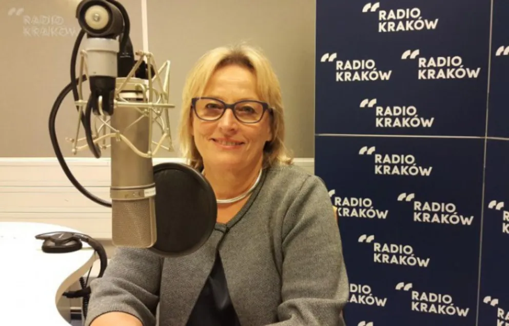 A. Okońska-Walkowicz: Osoby starsze powinny unikać zgromadzeń i (...) przebywać w domu