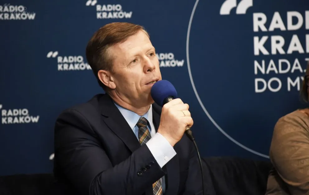Piotr Ćwik: Ogniska choroby zostały z wesel i spotkań zawleczone do firm i zakładów pracy