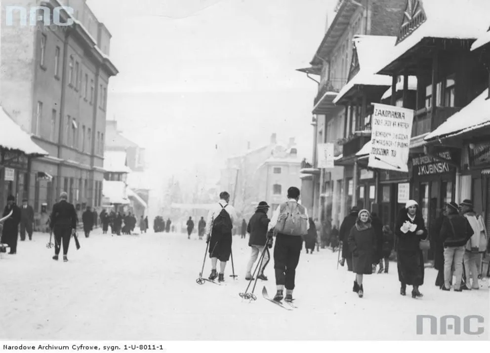 Krupówki zimą, lata 30. XX w./fot: www.audiovis.nac.gov.pl