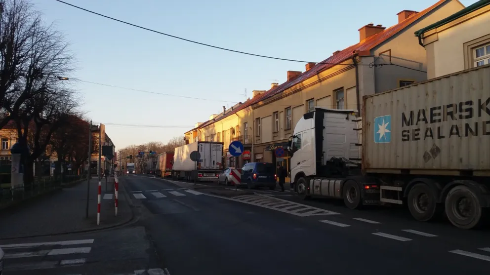 Podpisano umowę na obwodnicę Dąbrowy Tarnowskiej. Mieszkańcy i kierowcy czekali na to  20 lat