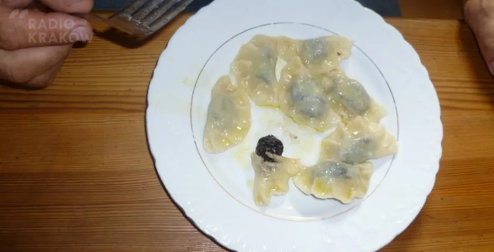 Pierogi z suszonymi śliwkami
