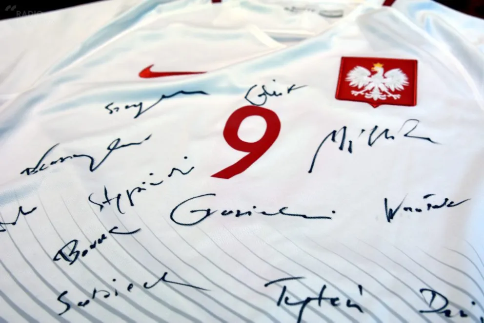 Kibicuj Polakom w oficjalnej koszulce reprezentacji z autografami naszych piłkarzy!