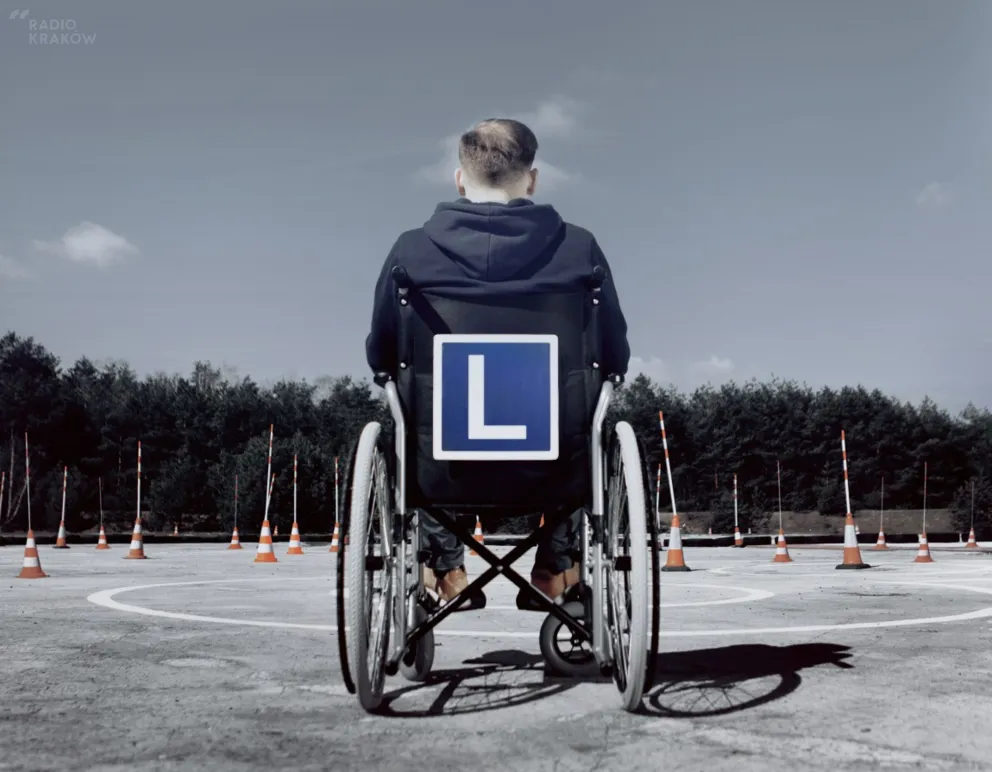 Wózkiem inwalidzkim z „L-ką” po placu manewrowym?