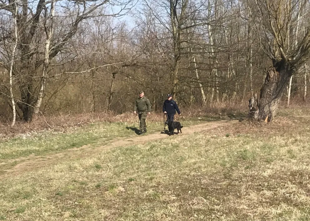 Spotkanie w lesie, piwo pod blokiem - bocheńscy policjanci kontrolują przestrzeganie przepisów