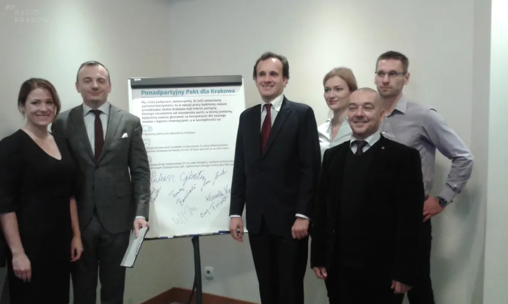 10 kandydatów na posłów i senatorów podpisało ponadpartyjny Pakt dla Krakowa