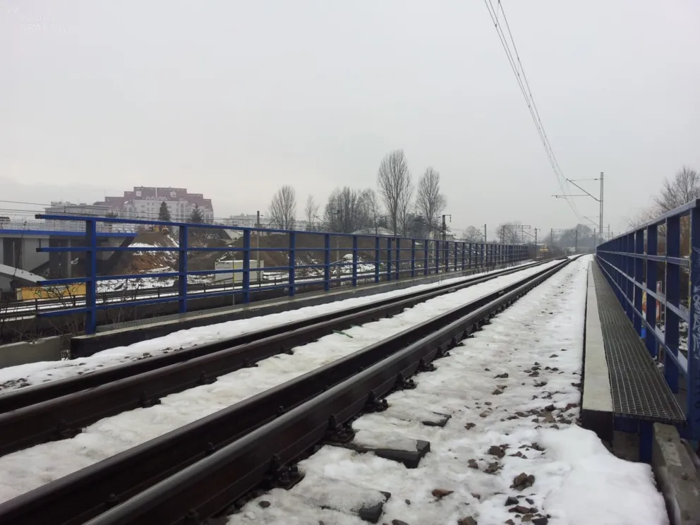 Budowa linii Kraków - Balice przebiega bez opóźnień. ZDJĘCIA