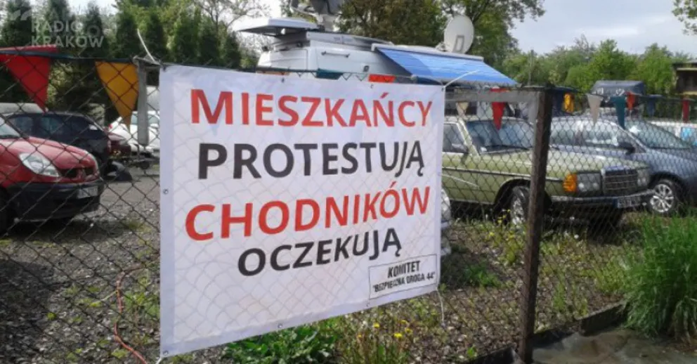 Mieszkańcy Skawiny protestują. Blokowali przejazd w Wielkich Drogach