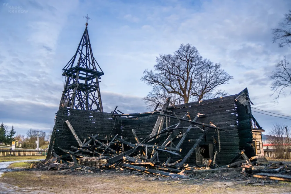 Pożar XVI-wiecznego kościoła w Libuszy koło Gorlic. Zabytek całkowicie spłonął. ZOBACZ ZDJĘCIA