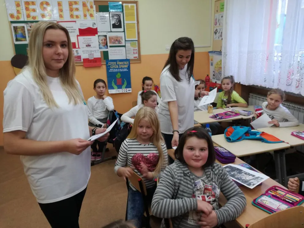 Wolontariusze tłumaczą dzieciom z sądeckich szkół jak groźny jest smog