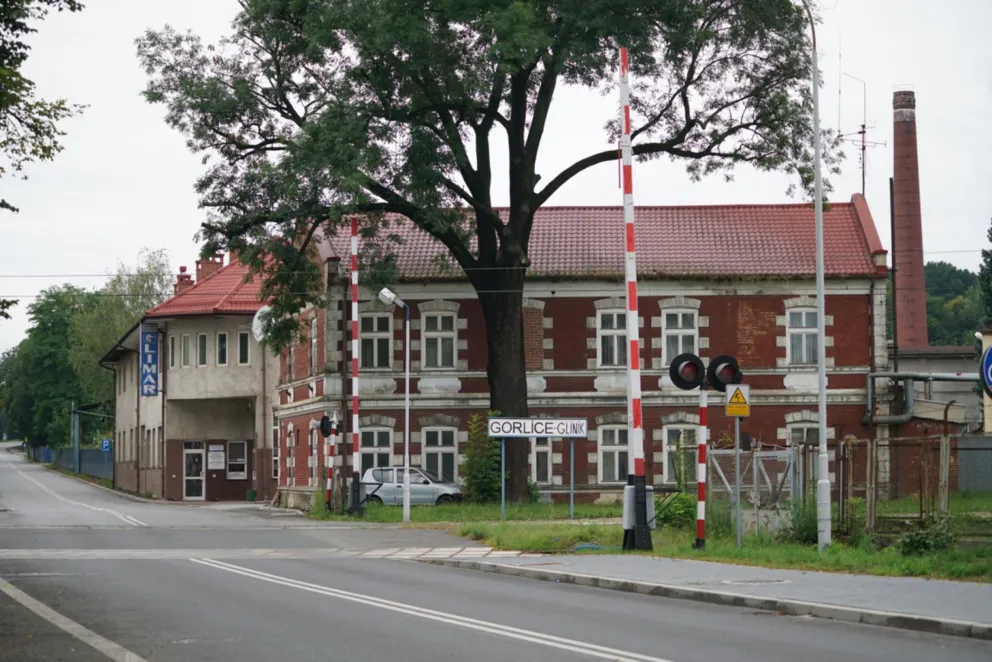 Strażakom udało się zatamować wyciek ze zbiornika w byłej rafinerii w Gorlicach. Ujęcie wody jest bezpieczne