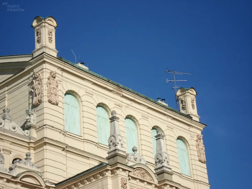 Szpecąca antena na budynku Teatru Słowackiego