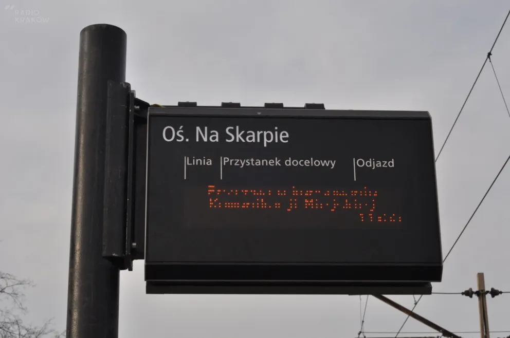 Tablice przystankowe z bykami ortograficznymi