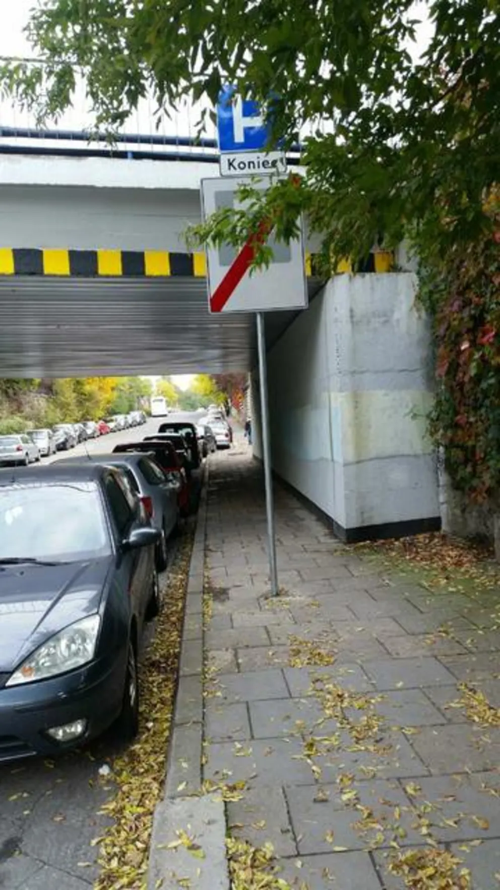 Zagadka przesunięcia znaków strefy parkowania na ul. Kamiennej