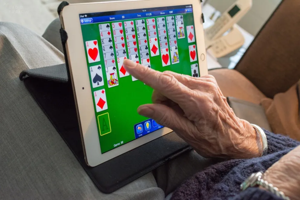 Aktywność seniorów przenosi się do internetu