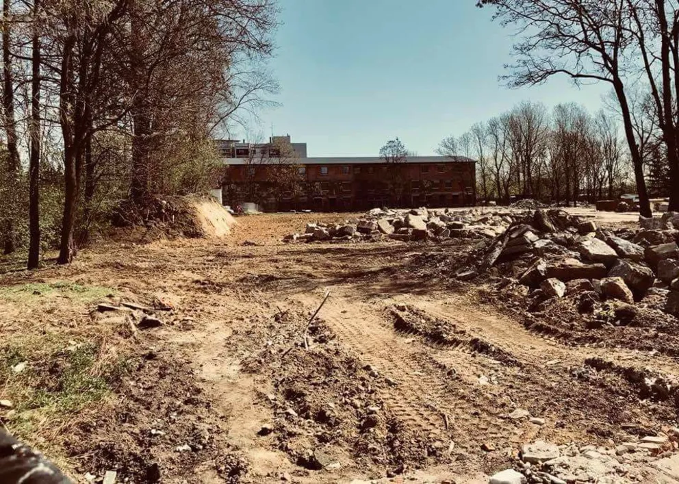 Nowy właściciel wyburzył halę fabryczną, a wraz z nią... zabytkowy fort