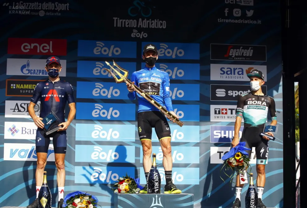 Rafał Majka na podium Tirreno-Adriatico