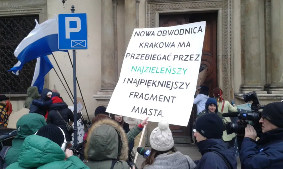 Kraków: radni przegłosowali powołanie spółki, która zbuduje Trasę Łagiewnicką. Protest pod magistratem