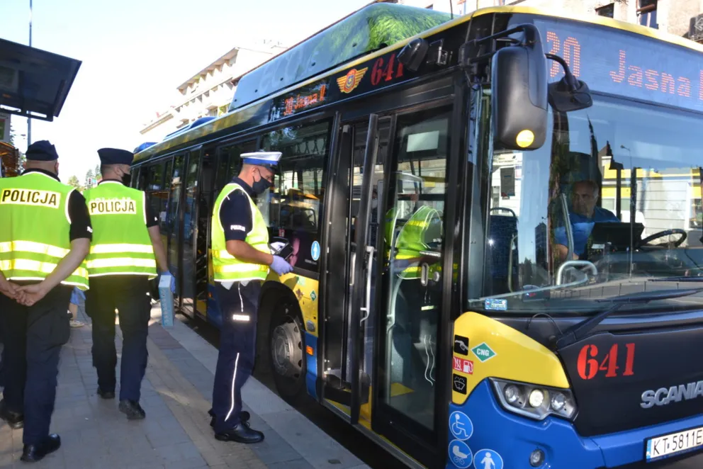Tarnowskie MPK uruchamia w swoich autobusach klimatyzację. Policja kontroluje maseczki