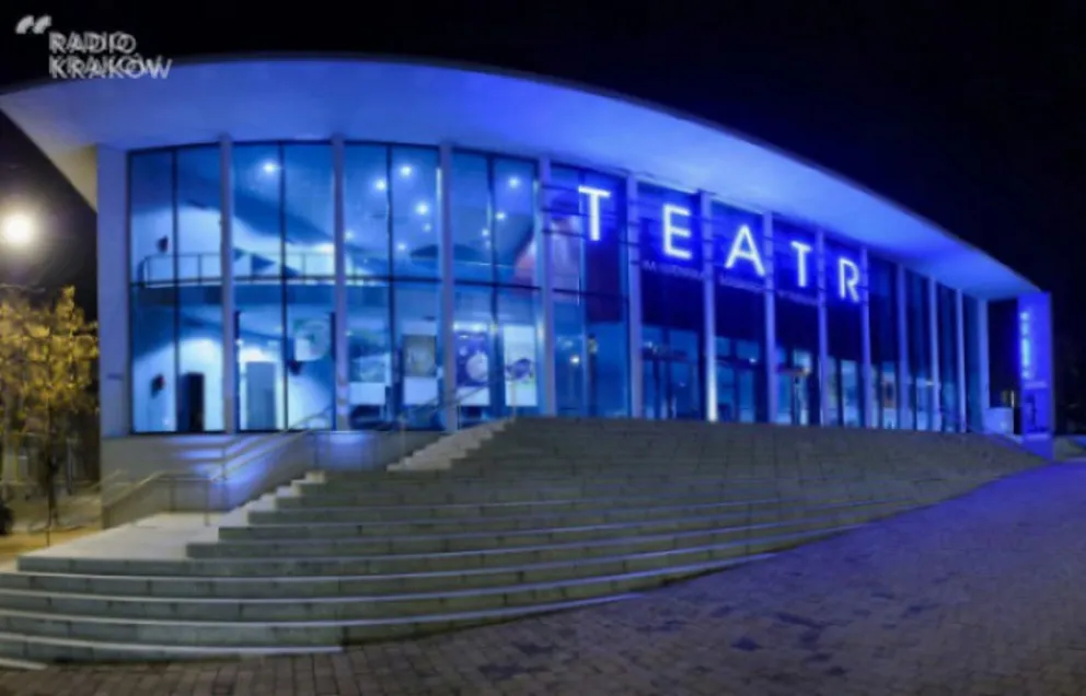Tarnowski teatr przy niemal pustej widowni gra nadal...