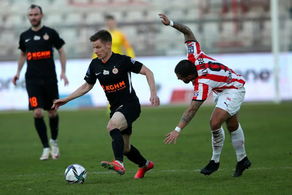 Cracovia bez dwóch graczy i... trzech punktów