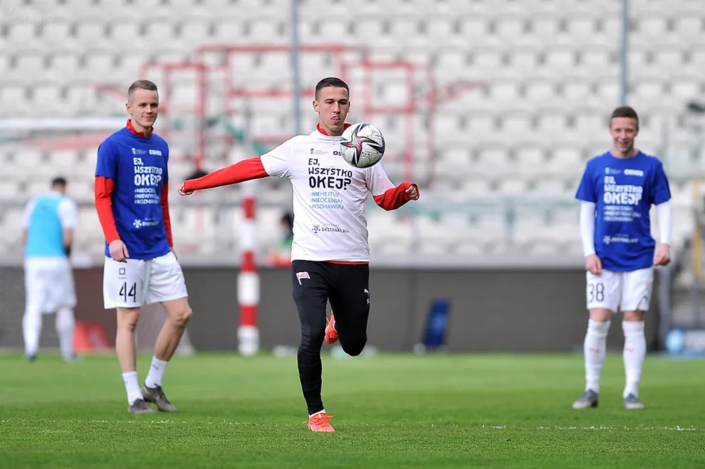 WALCZ, ZWYCIĘŻAJ, ŻYJ! Ekstraklasa włączyła się do akcji
