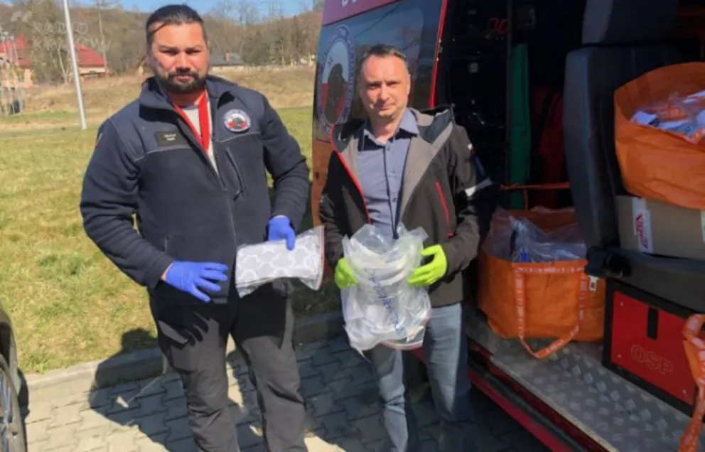 Sądeccy wolontariusze chcą przygotowywać flizelinowe kombinezony