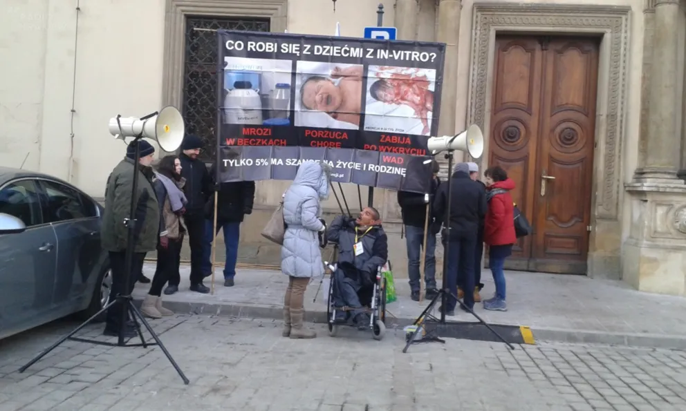 In vitro finansowane z budżetu miasta Krakowa? Protesty przed magistratem