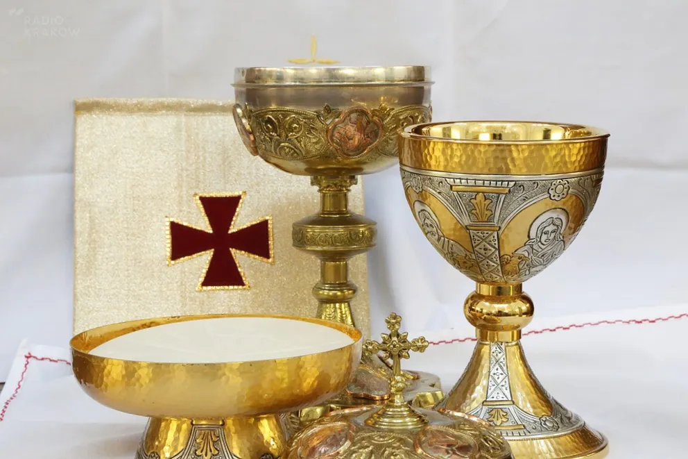Eucharystia - chleb i wino skrywające realną obecność Boga