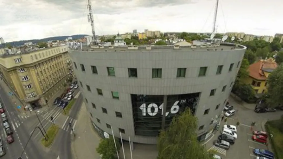 Czy budynek Radia Kraków to ikona architektury postmodernizmu w Krakowie? 