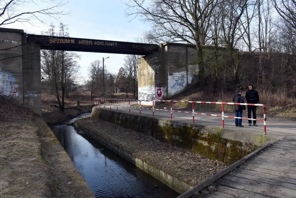 "Zapomniany cmentarz" - reportaż Bartłomieja Grzankowskiego