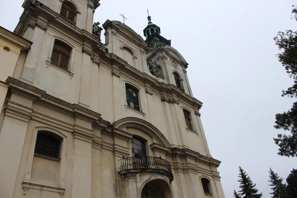 DLACZEGO LUDZIE ODCHODZĄ Z KOŚCIOŁA?