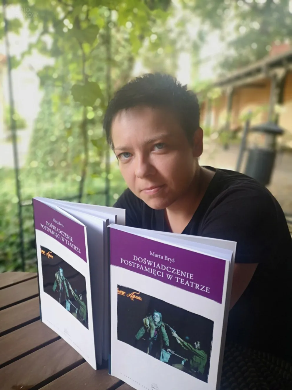 Nakładem Wydawnictwa UJ ukazała się książka krakowskiej teatrolożki dr Marty Bryś: "Doświadczenie postpamięci w teatrze". 