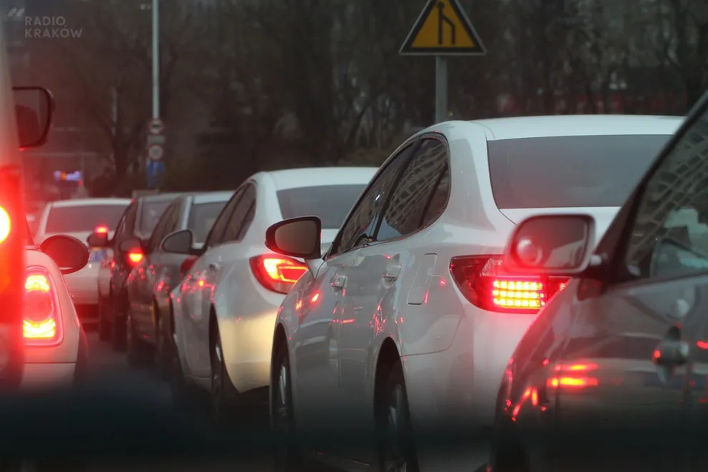 Kilka słów o bezpiecznym wyprzedzaniu i świątecznej gorączce na drogach