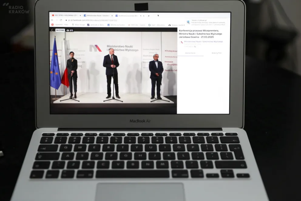 Gowin: zawieszenie funkcjonowania uczelni do 10 kwietnia 