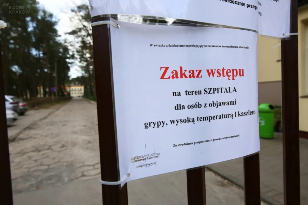 MZ: Musimy przyzwyczaić się do trzycyfrowych wzrostów zakażeń