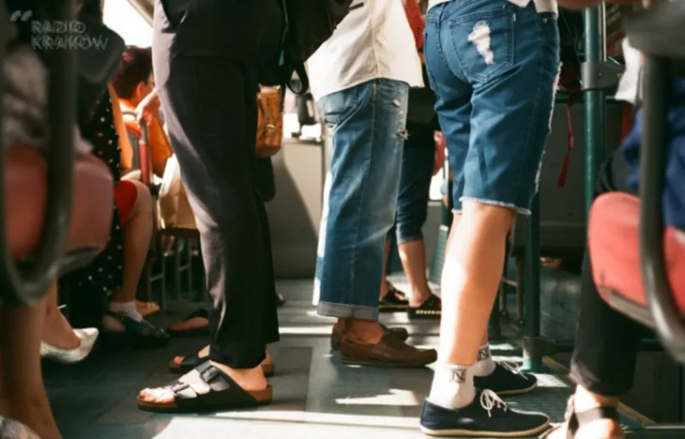 Jak powinna wyglądać komunikacja zbiorowa między strefą żółtą i czerwoną? Tego nie wie nikt