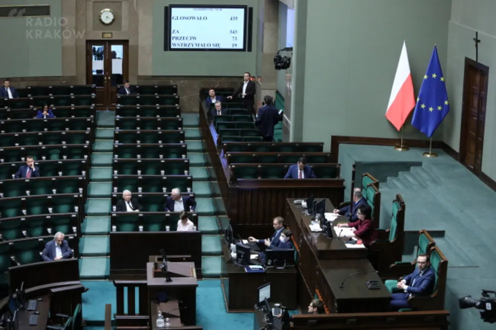 Sejm uchwalił specustawę o wsparciu dla firm w związku z epidemią 