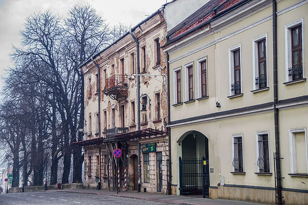 Zaniedbana kamienica w Nowym Sączu