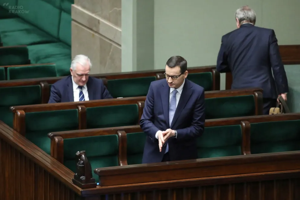 Obowiązują nowe obostrzenia m.in. ograniczenie liczby osób przebywających w sklepie