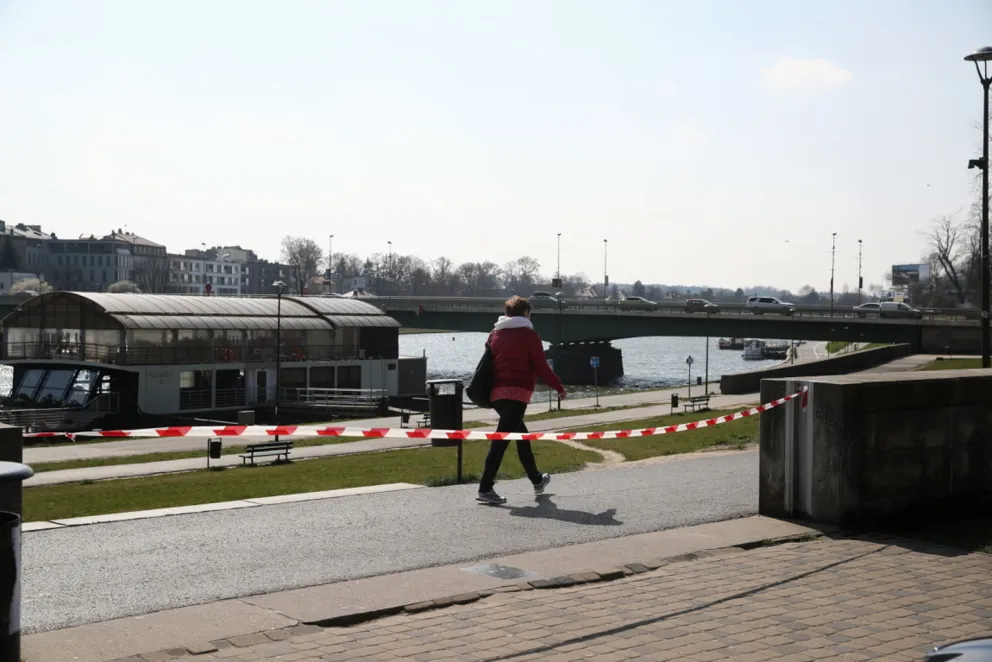 79 nowych przypadków zakażenia, w tym 11 osób z Małopolski. Zmarły kolejne dwie osoby