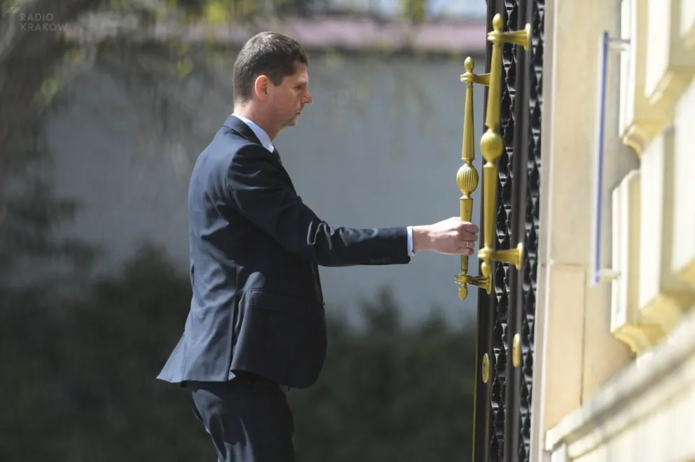Matury i egzamin ósmoklasisty odłożone. Nowy termin z co najmniej 3- tygodniowym wyprzedeniem
