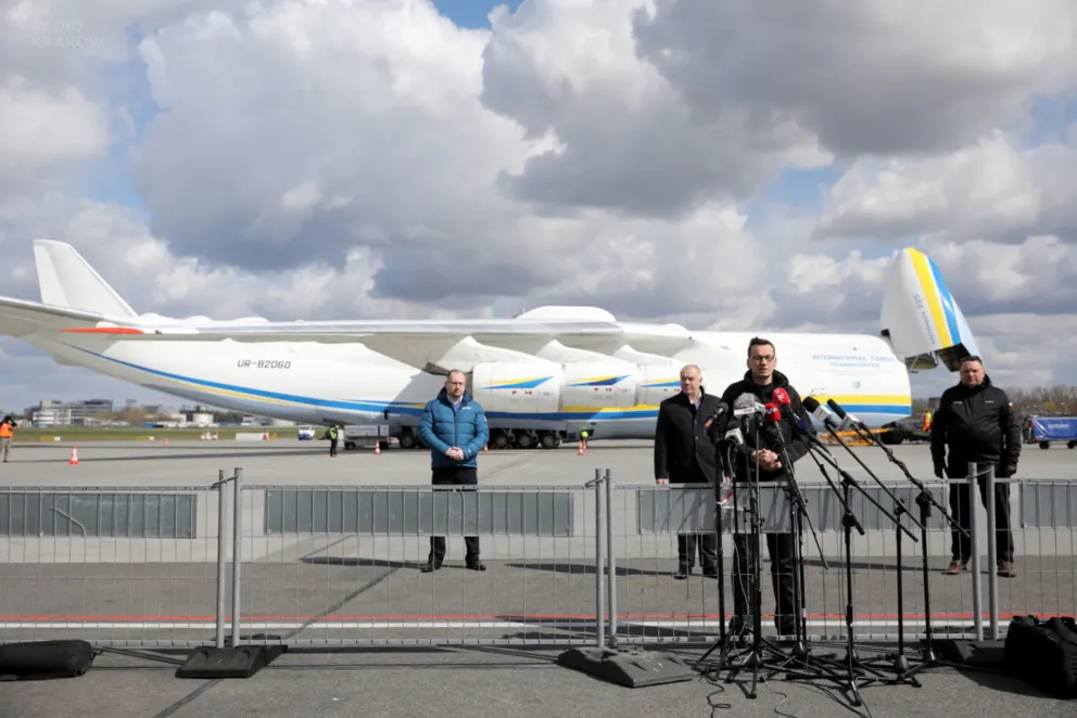  Premier: do Polski przybywa ok. 80 ton towarów, to bezprecedensowy transport, który będziemy powielać