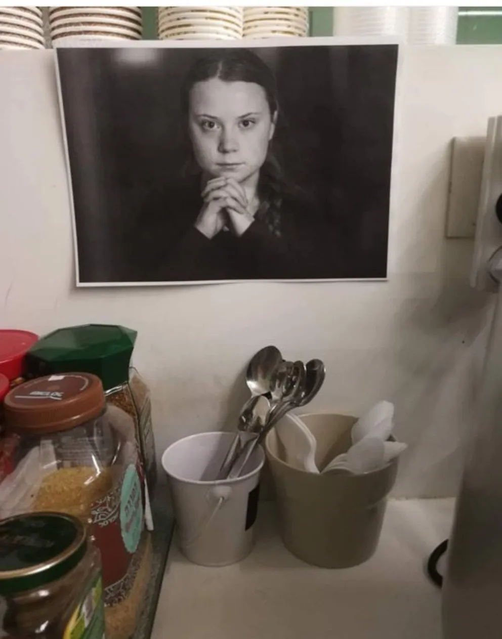 Czy plastikowe kubeczki to nadal zmora polskich biur?
