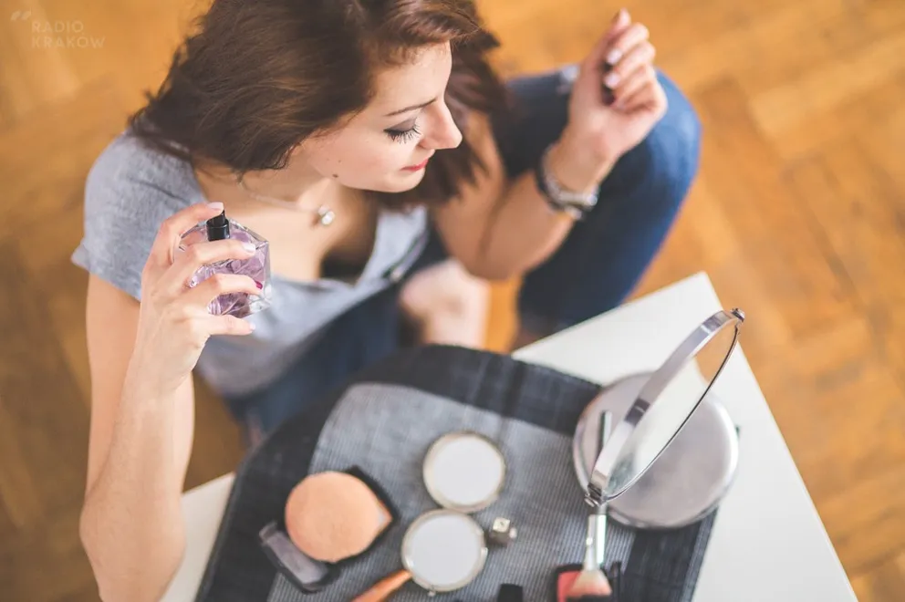 Perfumy na nadgarstku pachną dłużej?